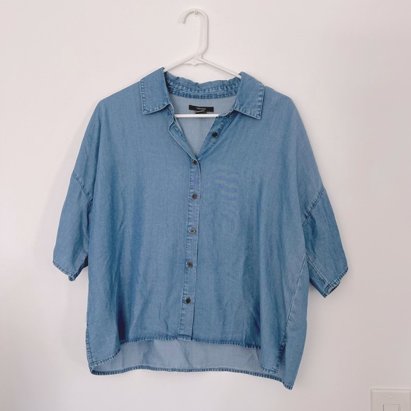 Forever 21 Tops - F21 | Chambray Oversized Button-up Relaxed Fit Shirt 💙